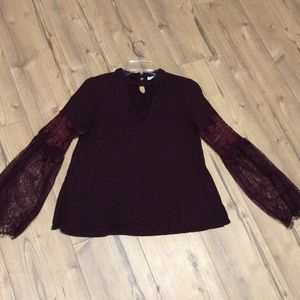 Flared lace sleeve top 🛍4 for $20🛍